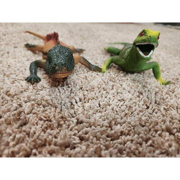 Lot Of 2 Plastic Lizard FIGURINES - Picture 9 of 9